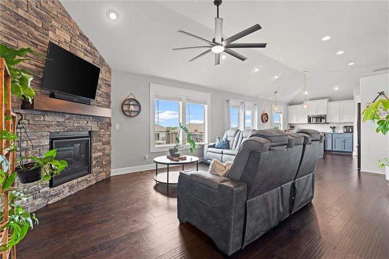 16025 Craig St, Basehor, KS 66007