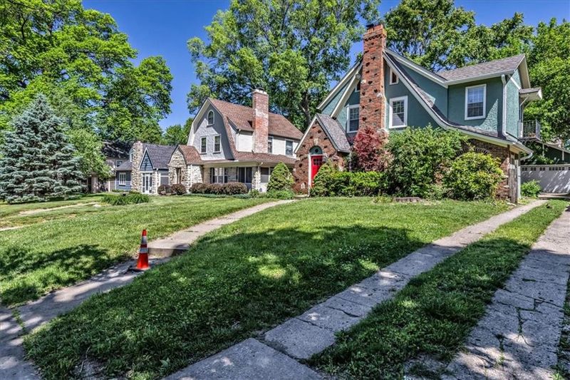 226 E 73rd St, Kansas City, MO 64114
