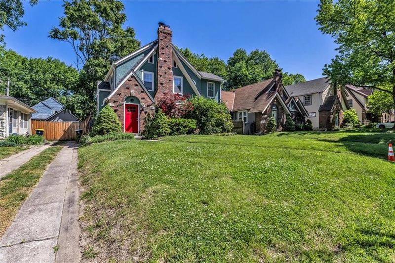 226 E 73rd St, Kansas City, MO 64114