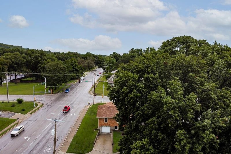 911 Limit St, Leavenworth, KS 66048