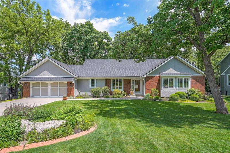 2400 W 162nd St, Stilwell, KS 66085