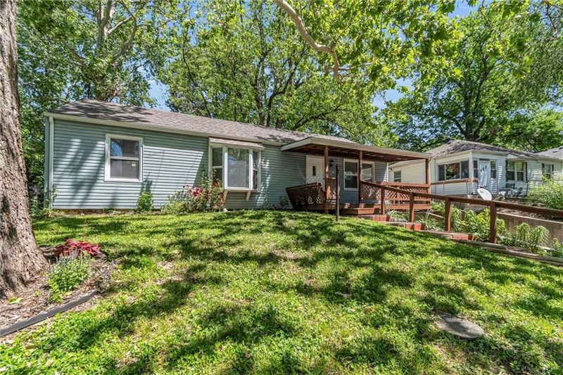 712 NE 45th St, Kansas City, MO 64116