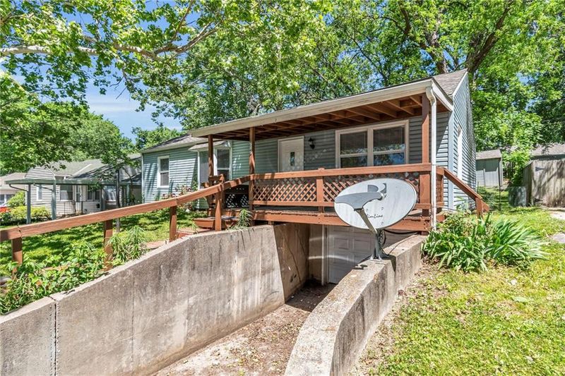 712 NE 45th St, Kansas City, MO 64116