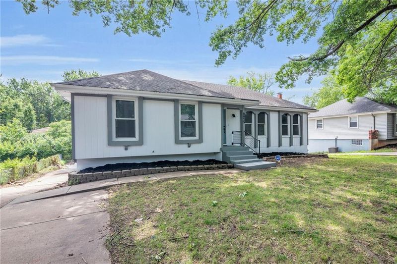 8823 E 111th St, Kansas City, MO 64134