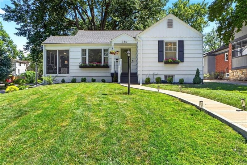445 E 70th St, Kansas City, MO 64131