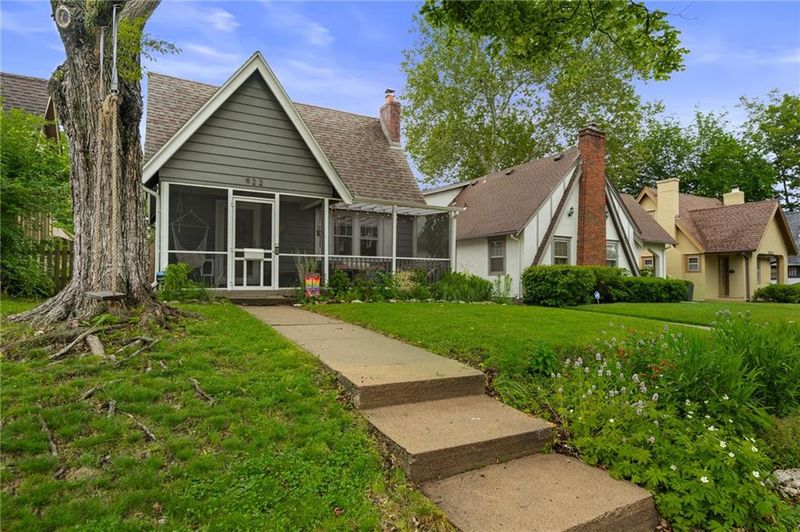 922 E 77th St, Kansas City, MO 64131