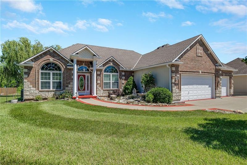 420 SW Ryan Rd, Grain Valley, MO 64029