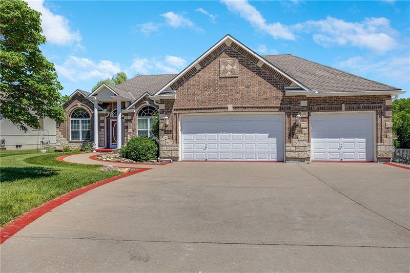 420 SW Ryan Rd, Grain Valley, MO 64029