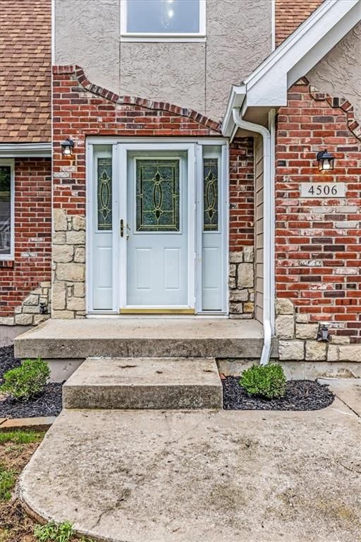 4506 NW Apache Dr, Riverside, MO 64150
