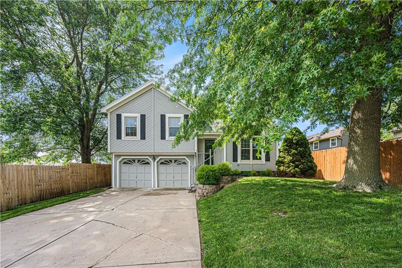 8311 NE 112th St, Kansas City, MO 64157