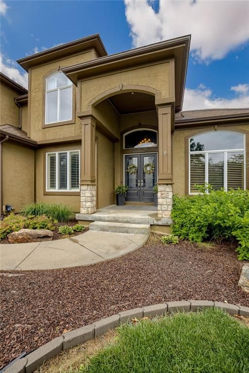 5204 W 166th St, Overland Park, KS 66085