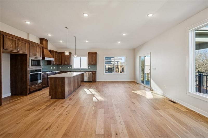 901 Reed Dr, Raymore, MO 64083