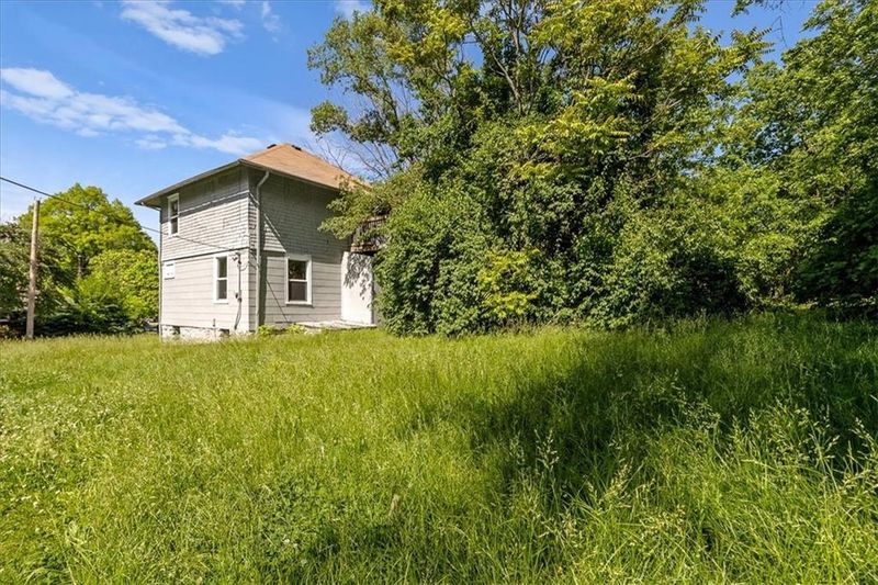 2921 E 54th St, Kansas City, MO 64130