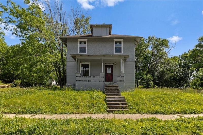 2921 E 54th St, Kansas City, MO 64130