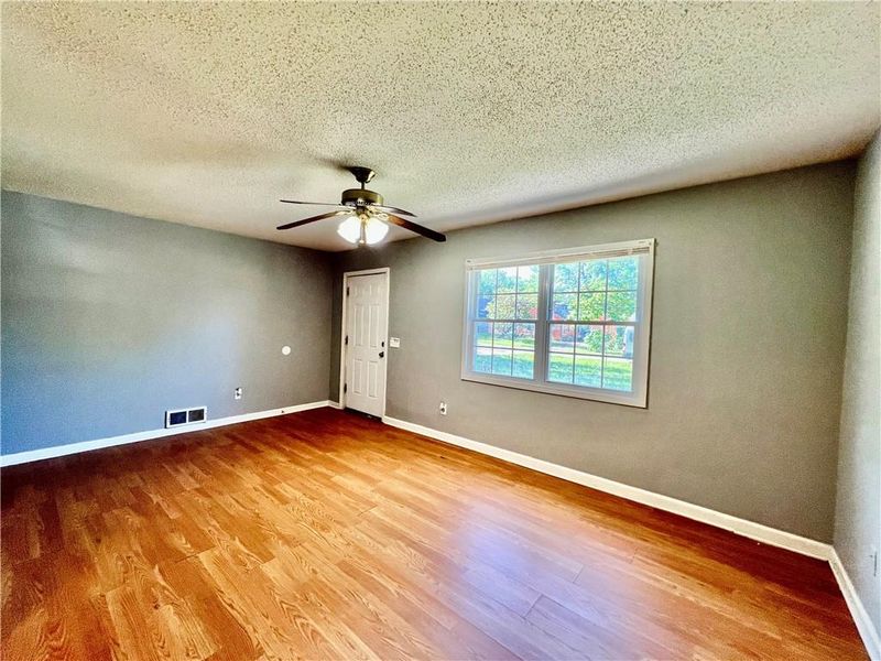 1208 E 80th St, Kansas City, MO 64131