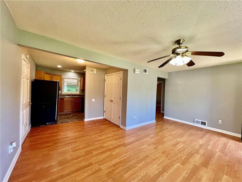 1208 E 80th St, Kansas City, MO 64131