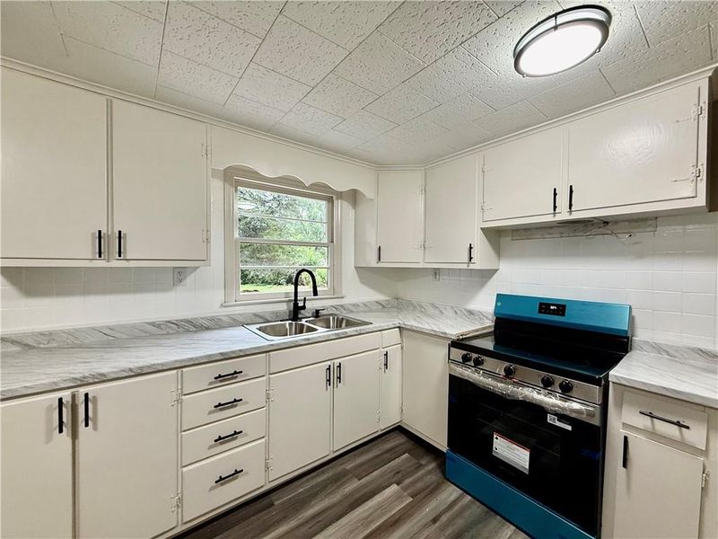 1202 Duck Rd, Grandview, MO 64030