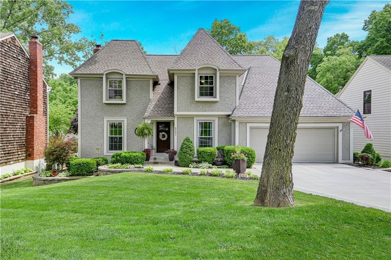8203 Parkhill Cir, Lenexa, KS 66215