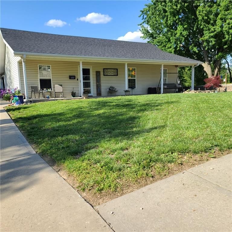 1525 Duncan St, St Joseph, MO 64503