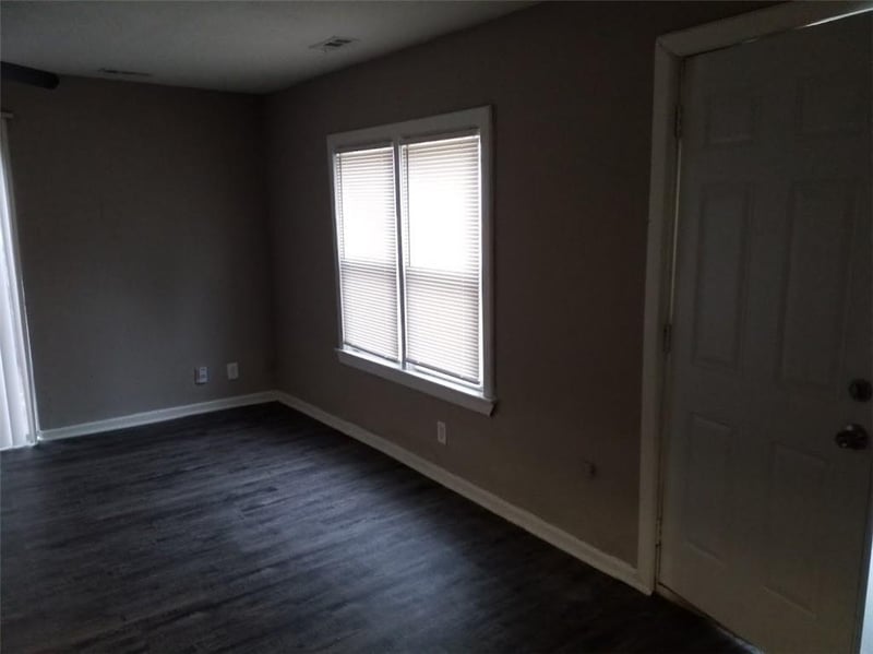 8828 N Main St, Kansas City, MO 64155