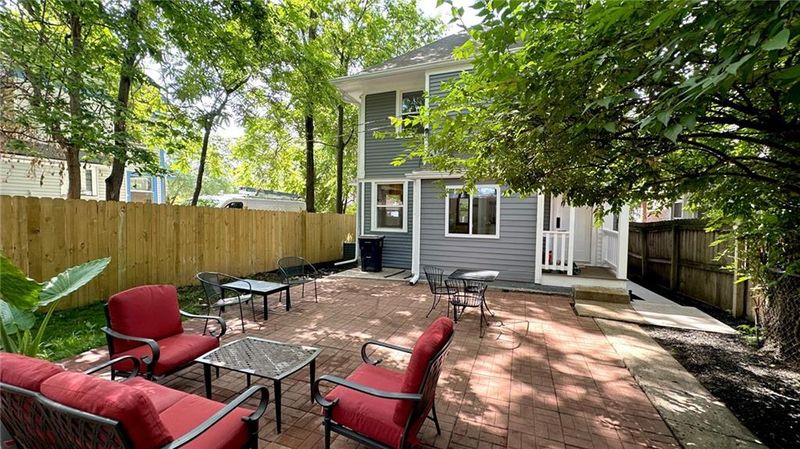 1014 E 42nd St, Kansas City, MO 64110