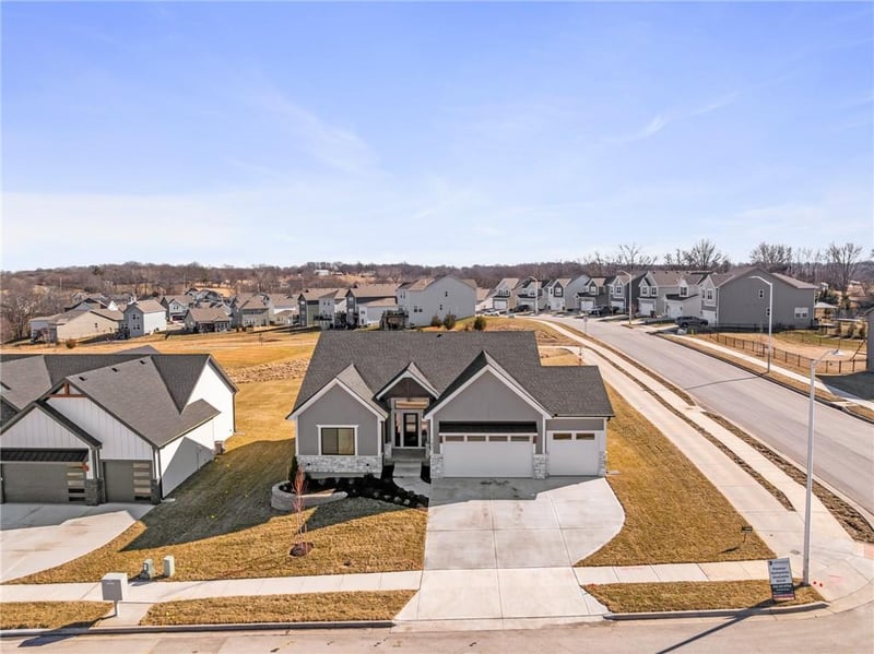 1401 Kintyre Ct, Raymore, MO 64083