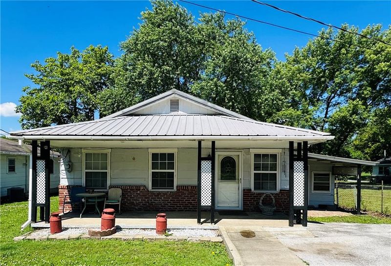 210 S 3rd St, Arma, KS 66712