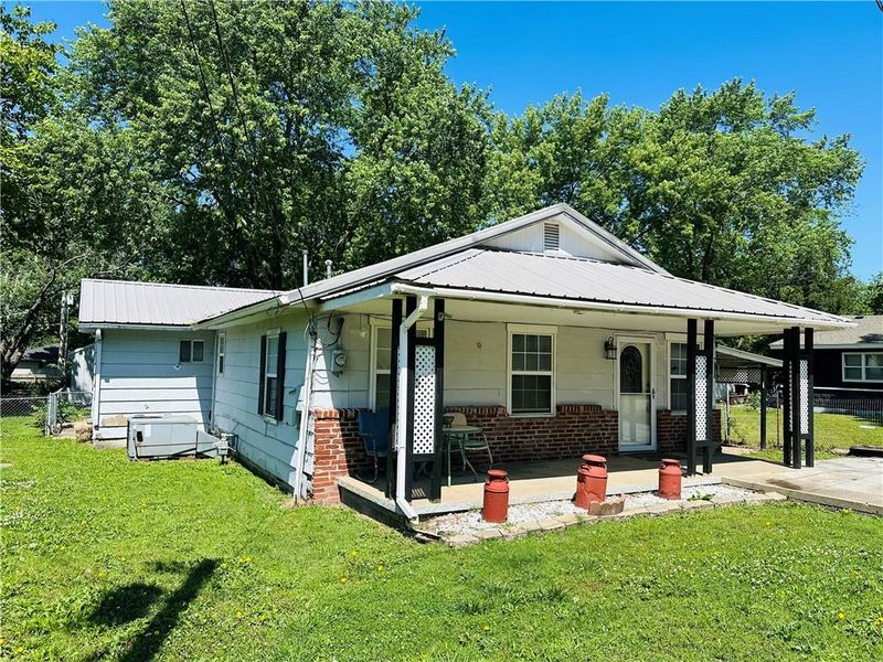 210 S 3rd St, Arma, KS 66712
