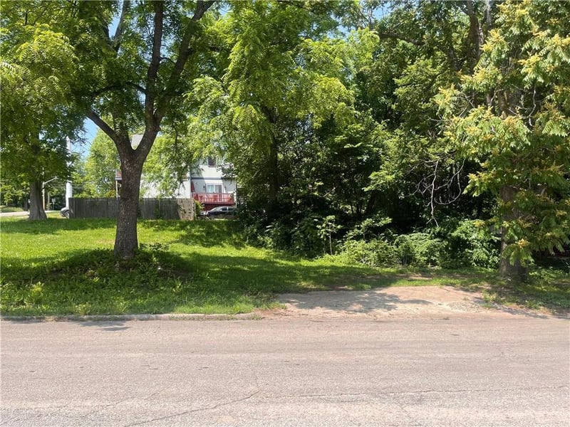 2105 N 10th St, Kansas City, KS 66104