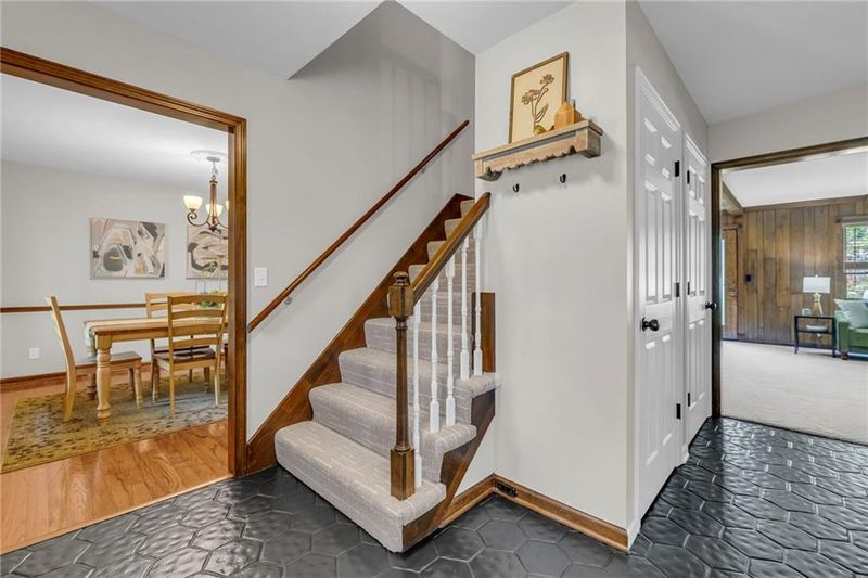 10124 Halsey St, Lenexa, KS 66215