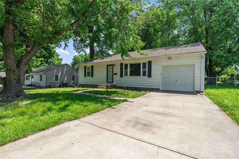 1005 67th St, Kansas City, MO 64118