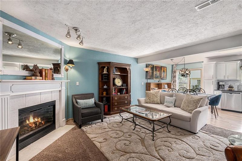1404 SE Lexington Ave, Lee's Summit, MO 64081