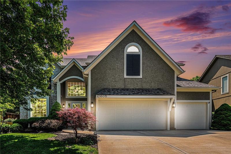 21605 W 98th Ter, Lenexa, KS 66220