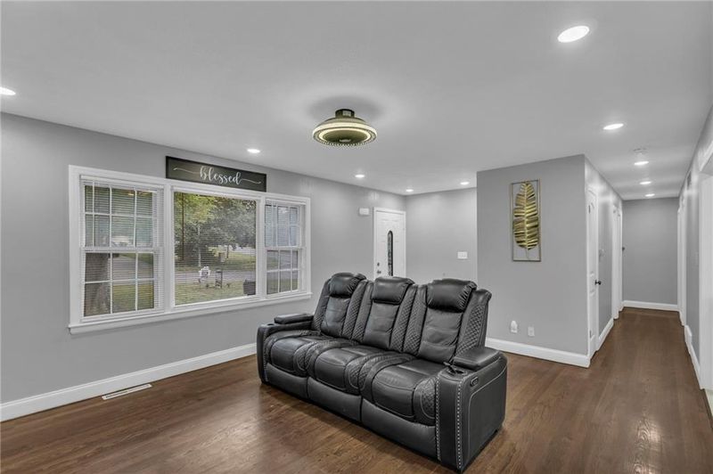 5800 Fairlane Dr, Kansas City, MO 64134