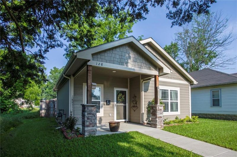 128 S Poplar St, Ottawa, KS 66067