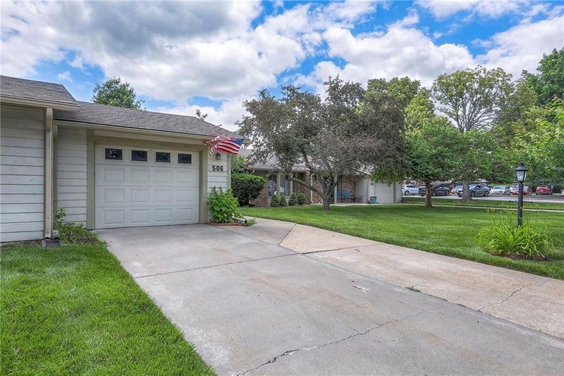 506 Spring Dr, Raymore, MO 64083