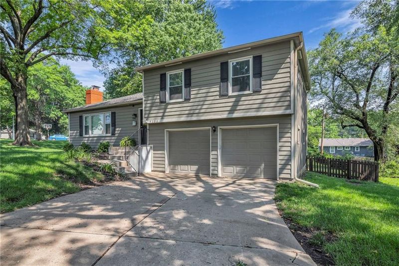 9106 W 95th Ter, Overland Park, KS 66212
