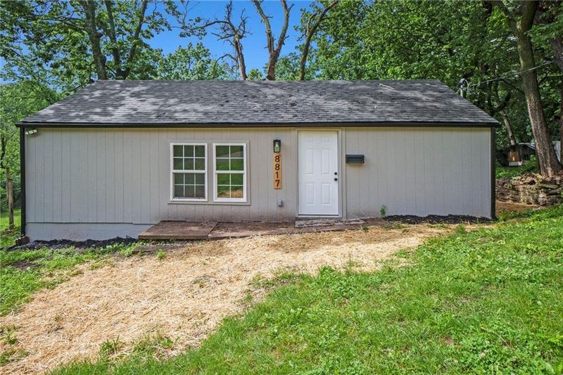 8817 E 49th St, Kansas City, MO 64129
