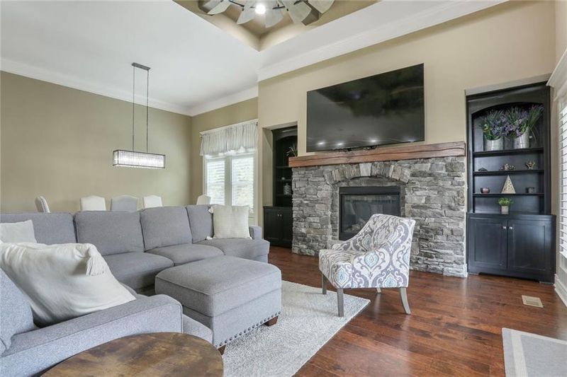 16570 S Ingrid St, Gardner, KS 66030