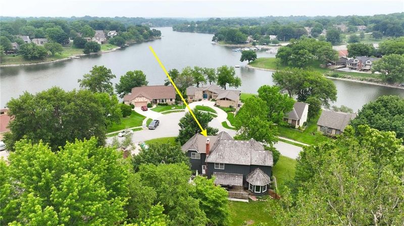 3632 NW Blue Jacket Dr, Lee's Summit, MO 64064