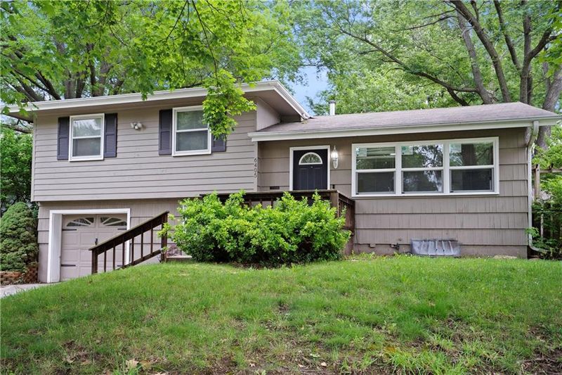 6405 N Wayne Ave, Gladstone, MO 64118