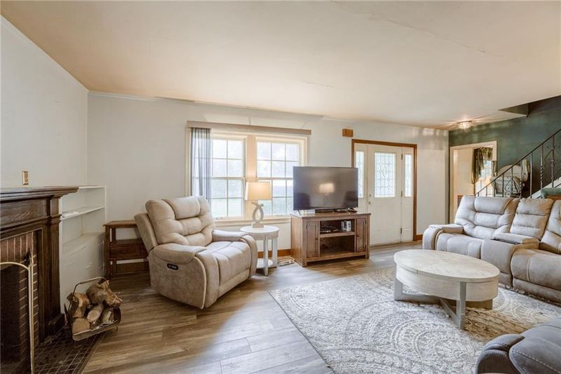 6415 W 83rd St, Overland Park, KS 66204