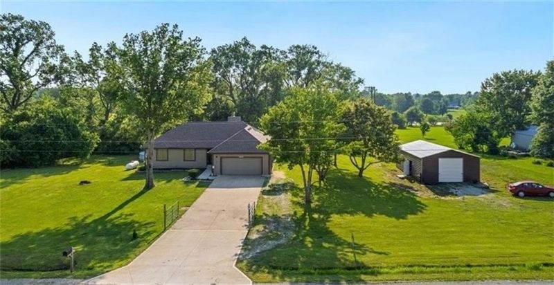 25220 S Blinker Light Rd, Harrisonville, MO 64701