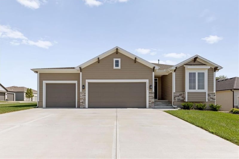 31501 W 86th Ct, De Soto, KS 66018