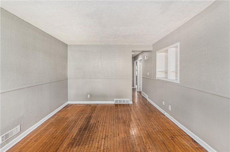 5907 Jackson Ave, Kansas City, MO 64130