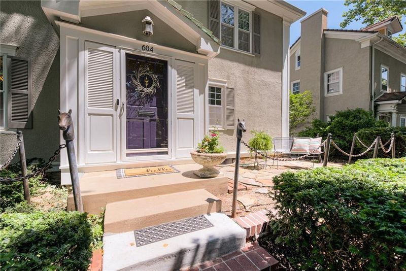 604 W 61 Ter, Kansas City, MO 64113
