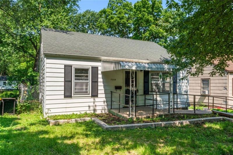 7208 Wayne Ave, Kansas City, MO 64131