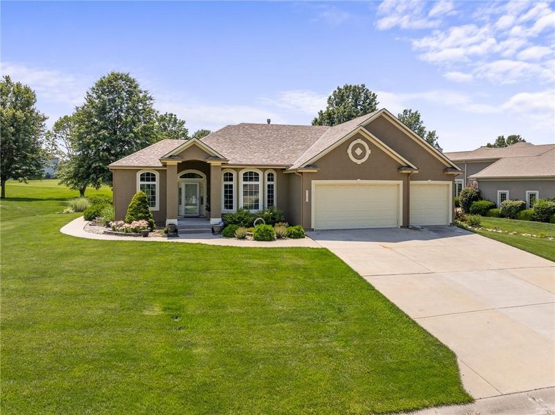4148 SE Paddock Dr, Lee's Summit, MO 64082