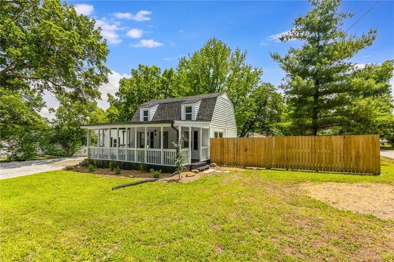8801 E 49th St, Kansas City, MO 64129