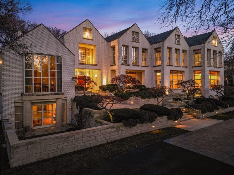 5801 Oakwood Rd, Mission Hills, KS 66208